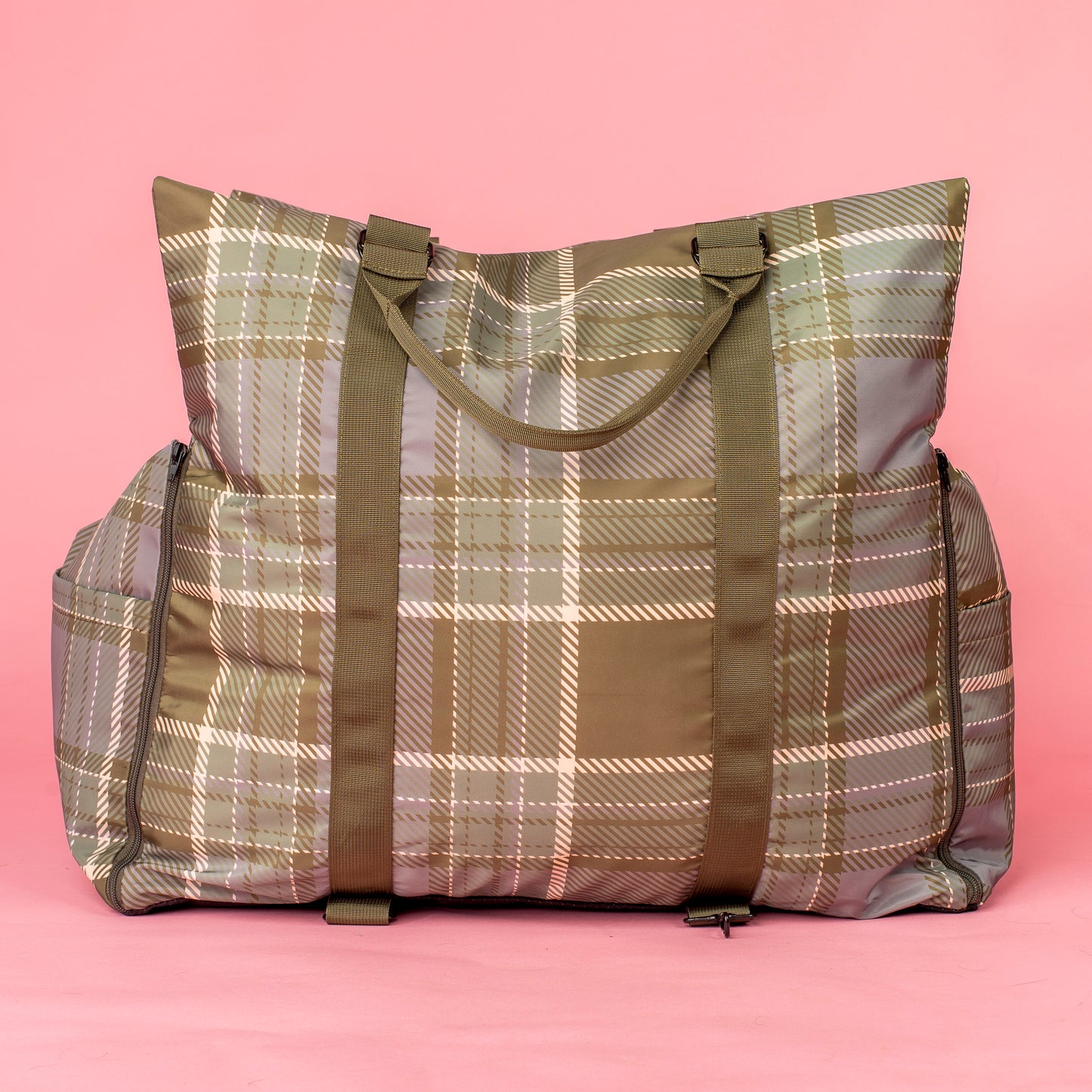 Deluxe Travel Car Bed: Green Plaid