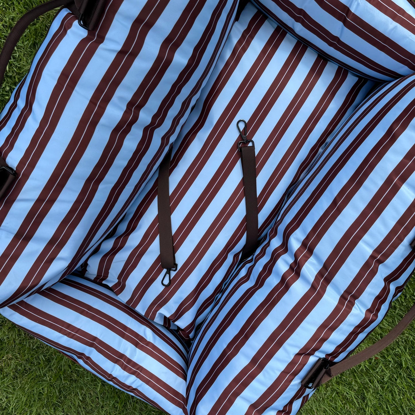 Deluxe Travel Car Bed: Sunday Stripes