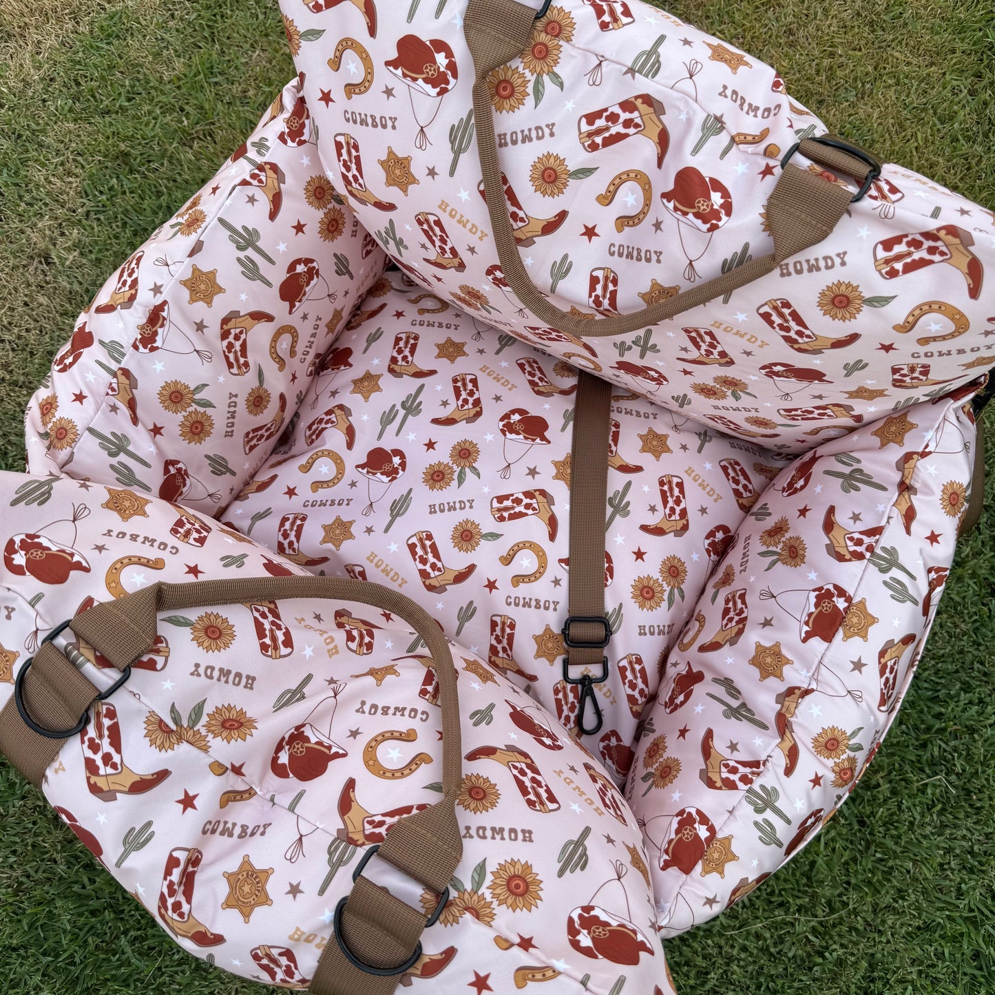 Deluxe Travel Car Bed: Howdy