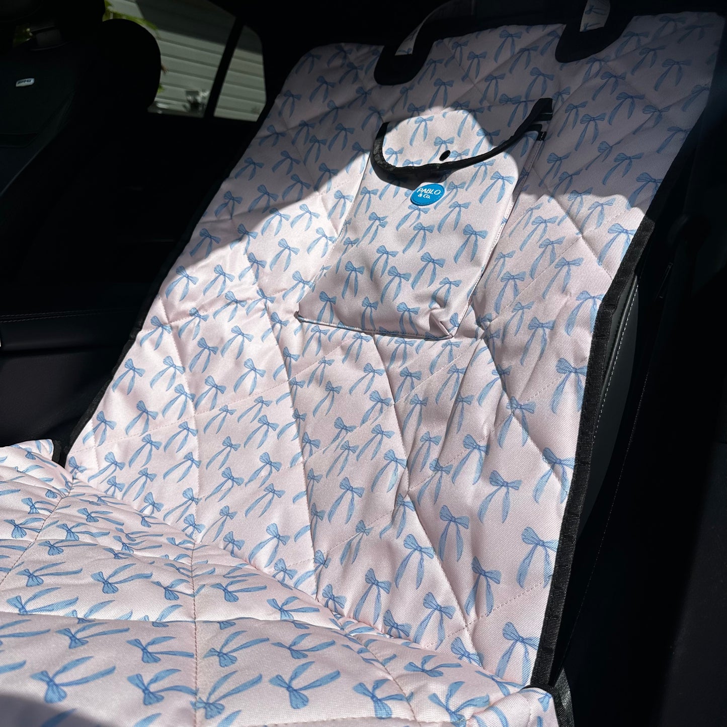Baby Blue Bows: Deluxe Single Car Seat Cover (no anchor point)