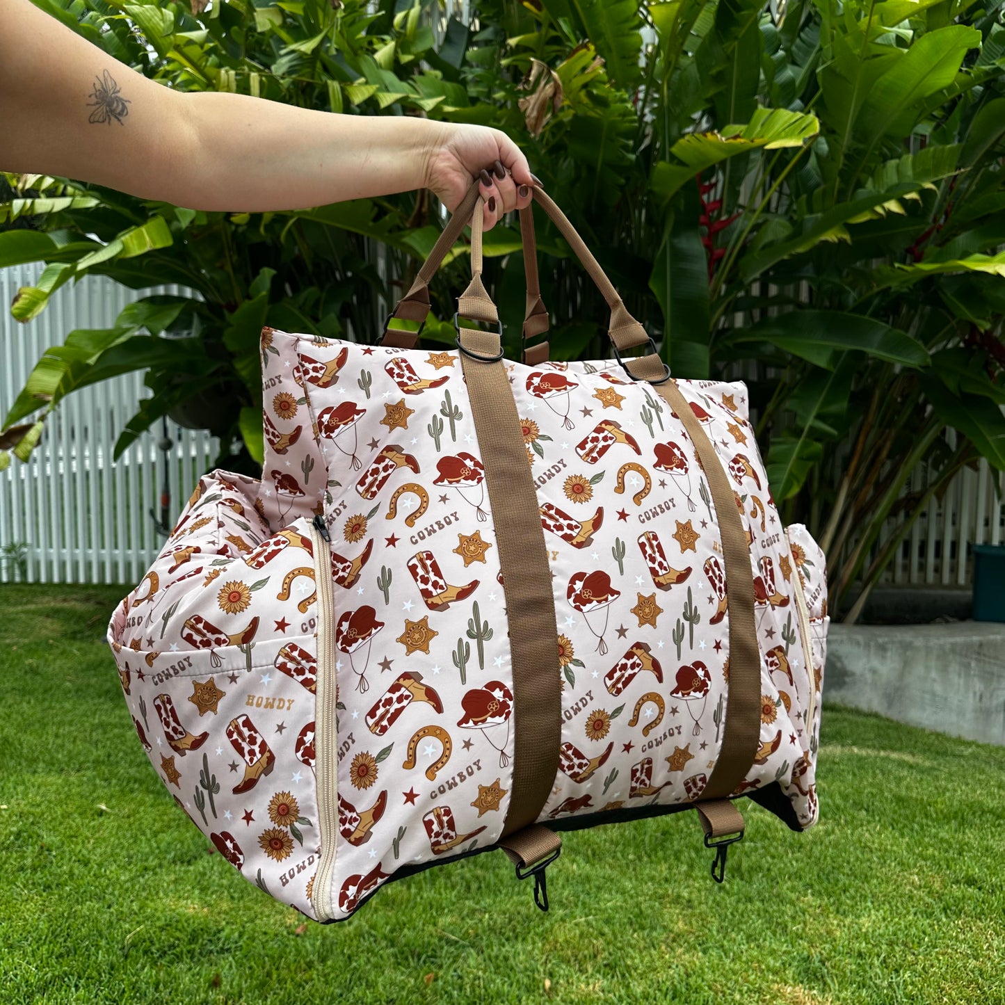 Deluxe Travel Car Bed: Howdy