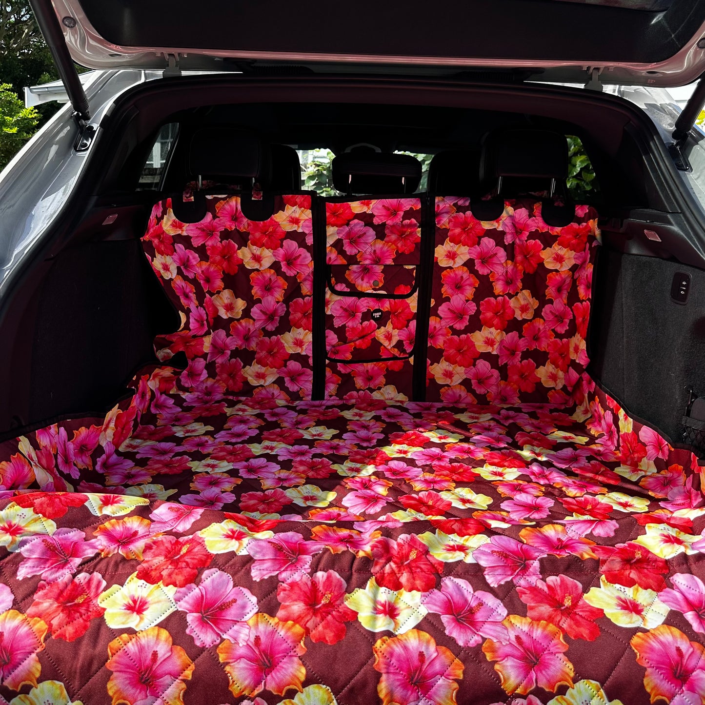 Hibiscus: Deluxe Car Boot Cover