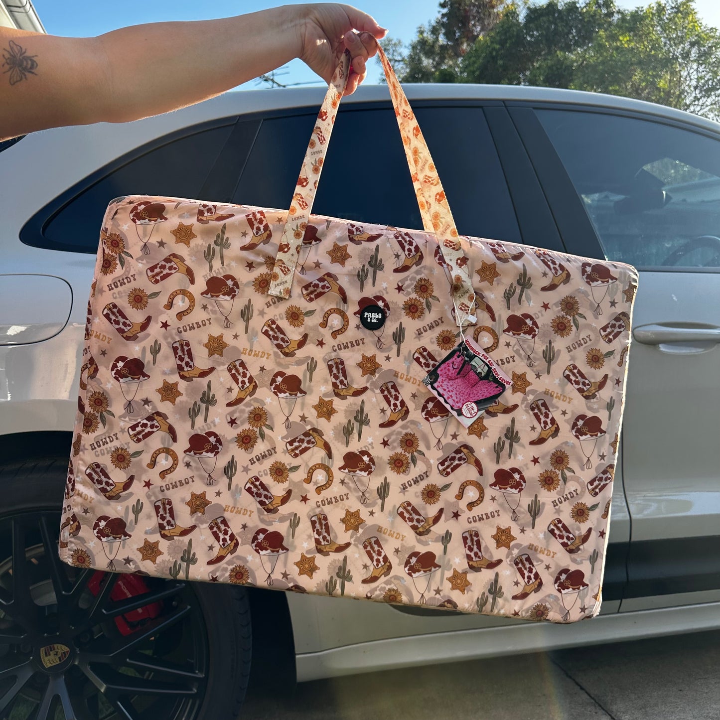 Howdy: Deluxe Hard Base Hammock Car Seat Cover