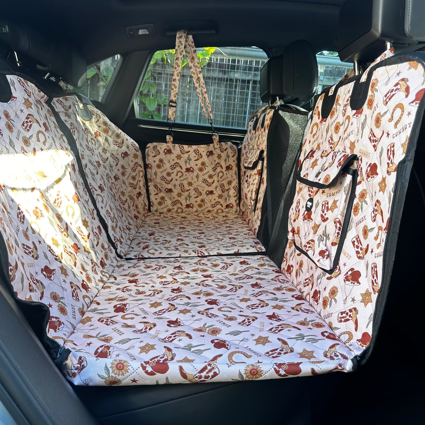 Howdy: Deluxe Hard Base Hammock Car Seat Cover