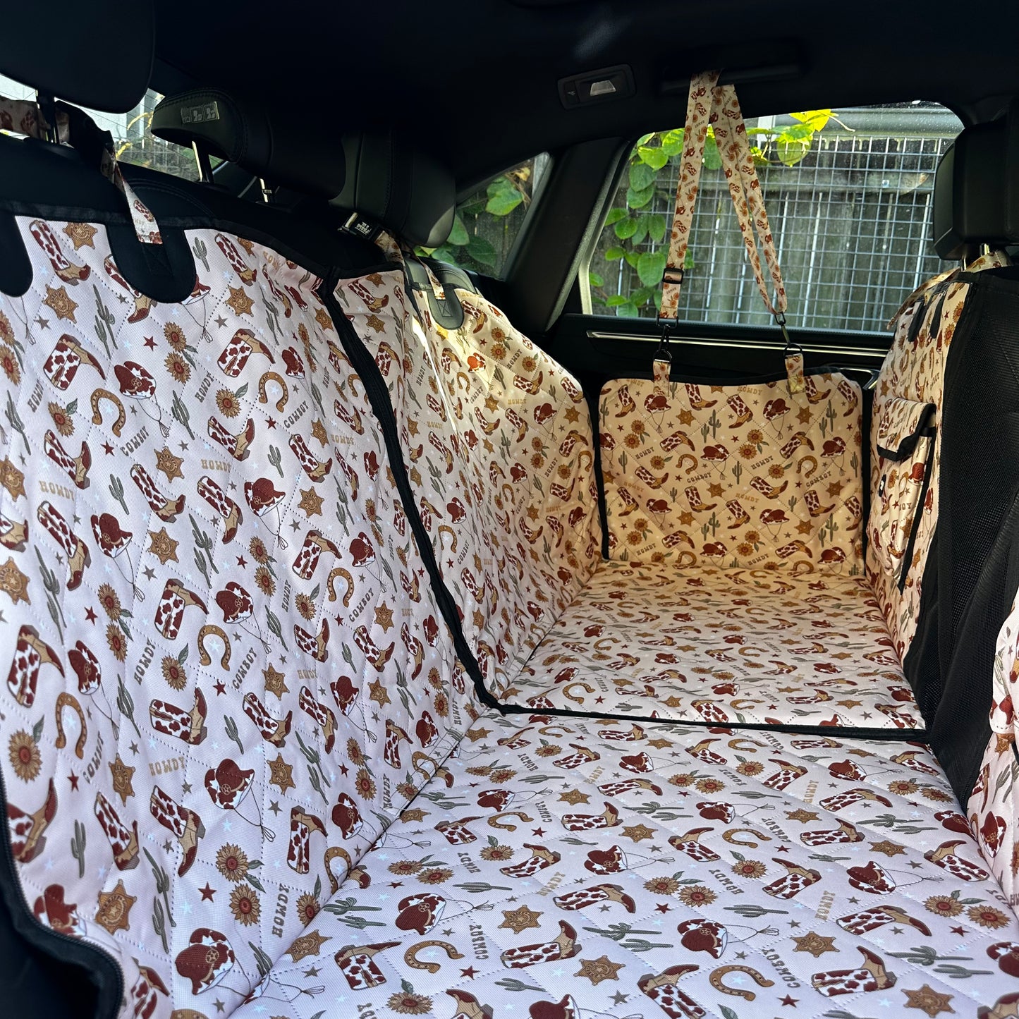 Howdy: Deluxe Hard Base Hammock Car Seat Cover